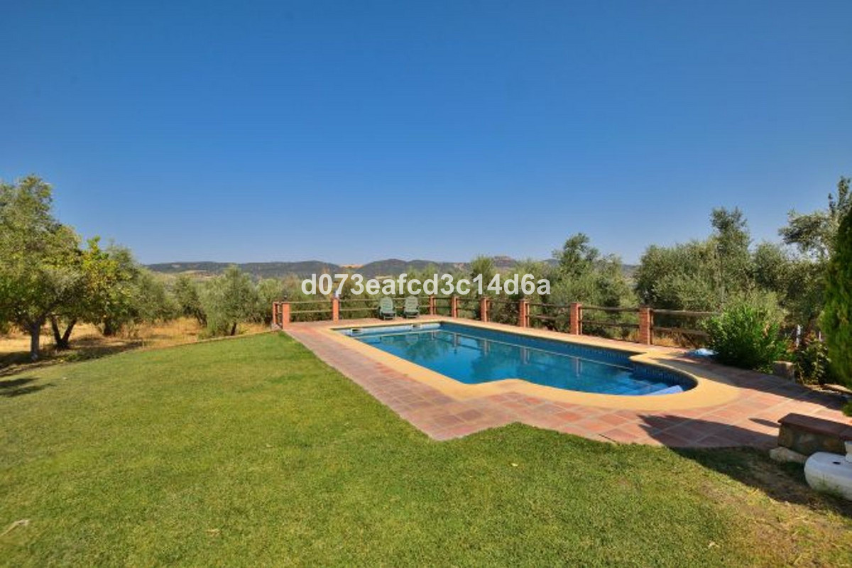 5 Bed Townhouse for sale in Arriate Costa Del Sol, Málaga, Spain