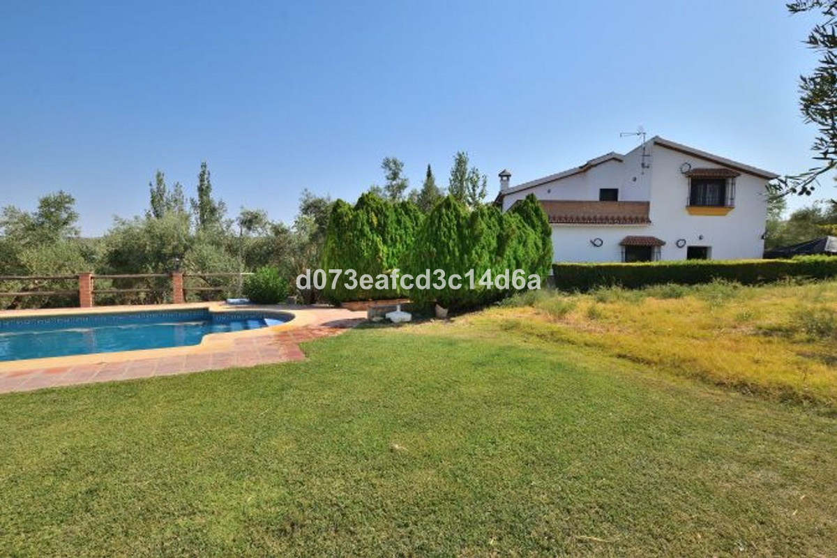 5 Bed Townhouse for sale in Arriate Costa Del Sol, Málaga, Spain