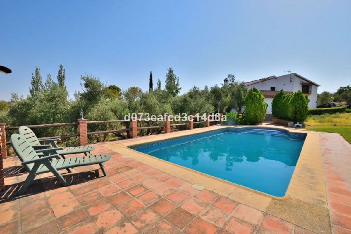 5 Bed Townhouse for sale in Arriate Costa Del Sol, Málaga, Spain