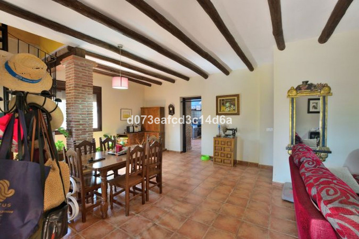 5 Bed Townhouse for sale in Arriate Costa Del Sol, Málaga, Spain