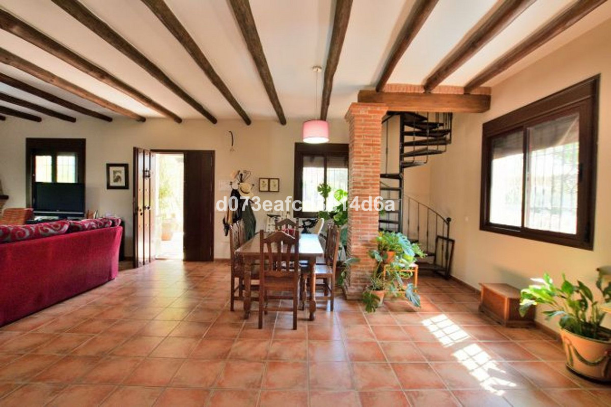 5 Bed Townhouse for sale in Arriate Costa Del Sol, Málaga, Spain