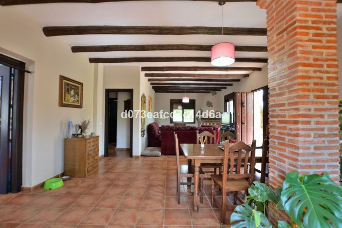 5 Bed Townhouse for sale in Arriate Costa Del Sol, Málaga, Spain