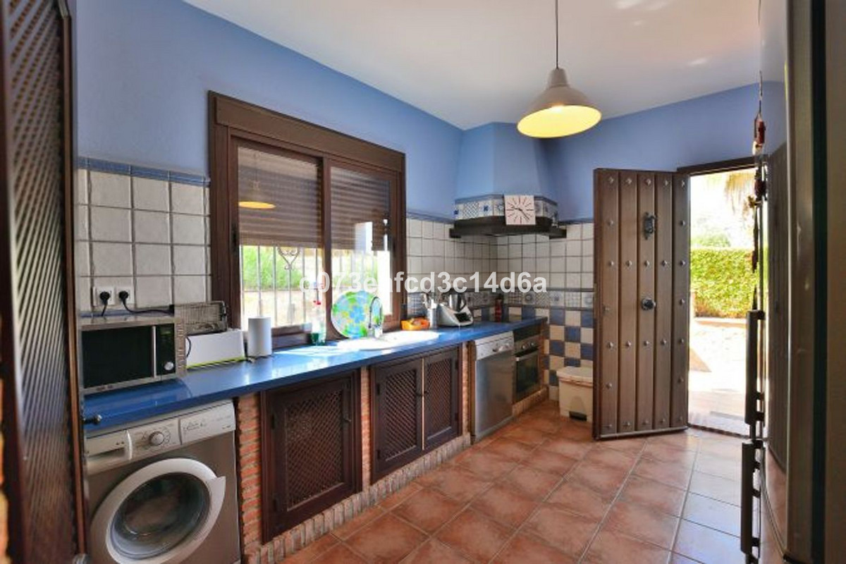 5 Bed Townhouse for sale in Arriate Costa Del Sol, Málaga, Spain