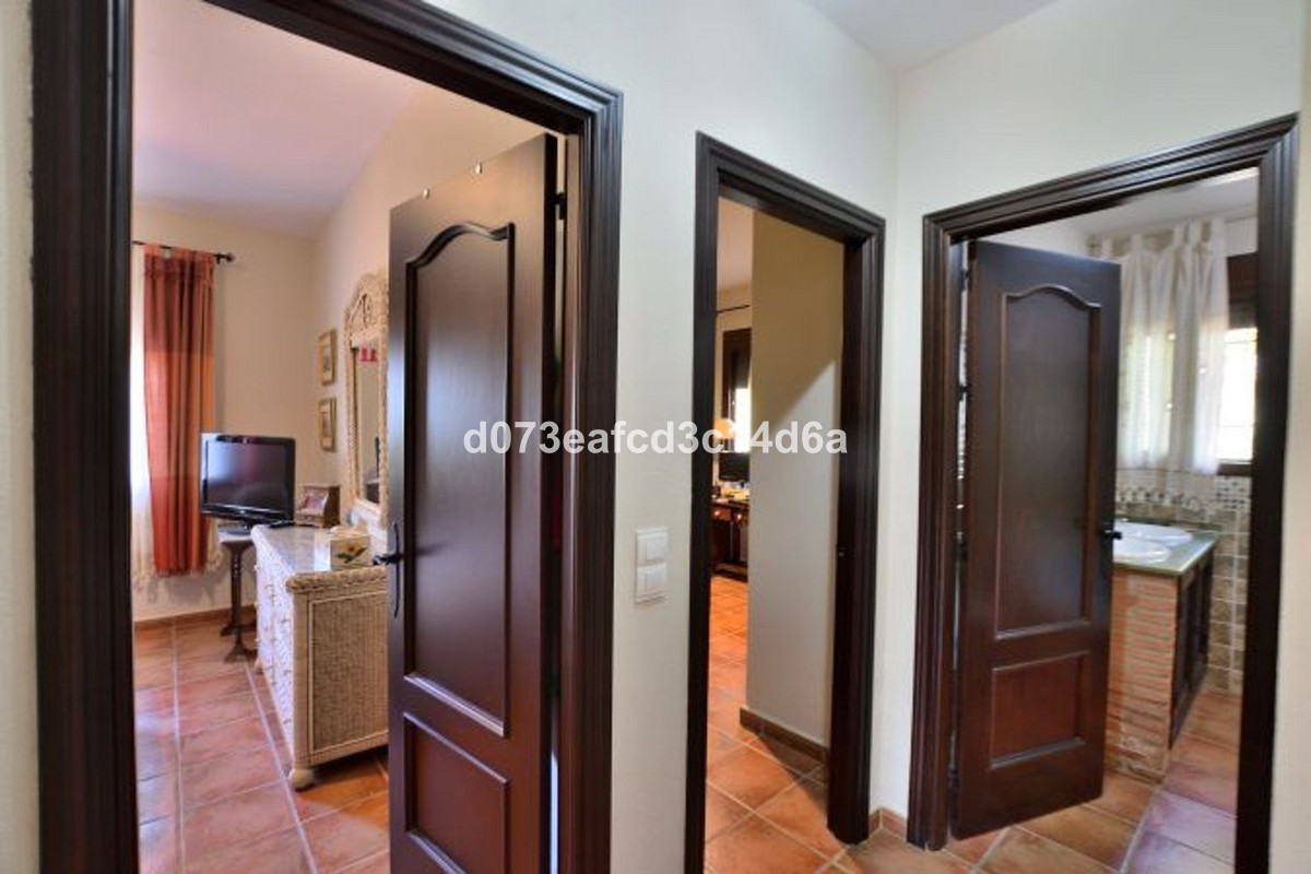 5 Bed Townhouse for sale in Arriate Costa Del Sol, Málaga, Spain