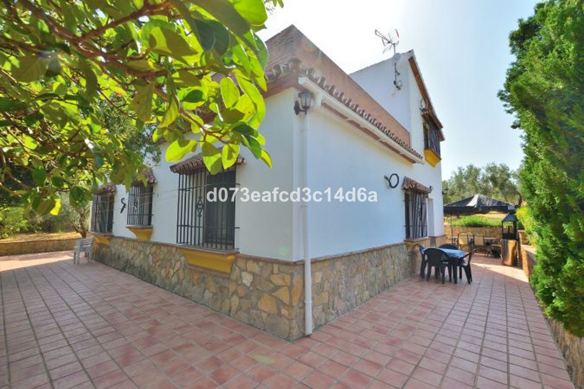 5 Bed Townhouse for sale in Arriate Costa Del Sol, Málaga, Spain
