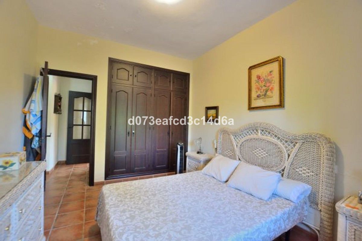 5 Bed Townhouse for sale in Arriate Costa Del Sol, Málaga, Spain