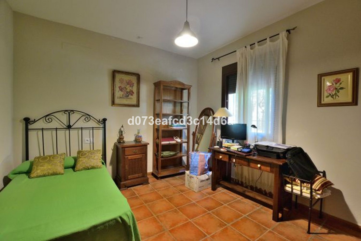 5 Bed Townhouse for sale in Arriate Costa Del Sol, Málaga, Spain