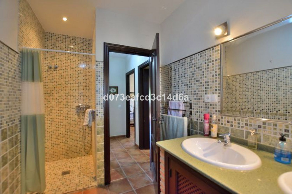 5 Bed Townhouse for sale in Arriate Costa Del Sol, Málaga, Spain
