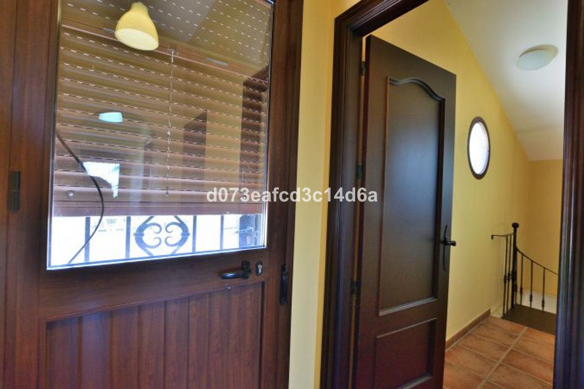 5 Bed Townhouse for sale in Arriate Costa Del Sol, Málaga, Spain