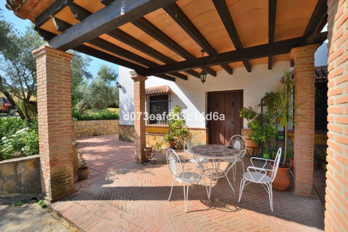 5 Bed Townhouse for sale in Arriate Costa Del Sol, Málaga, Spain