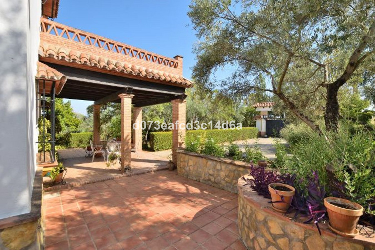 5 Bed Townhouse for sale in Arriate Costa Del Sol, Málaga, Spain