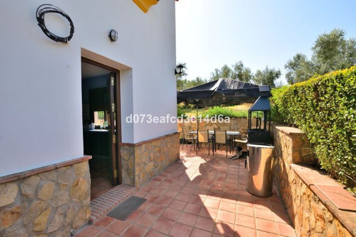 5 Bed Townhouse for sale in Arriate Costa Del Sol, Málaga, Spain