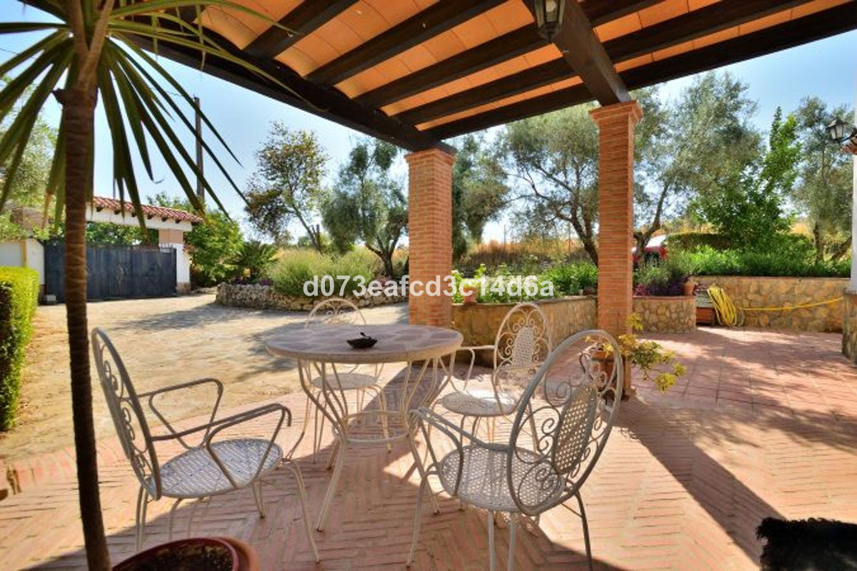 5 Bed Townhouse for sale in Arriate Costa Del Sol, Málaga, Spain
