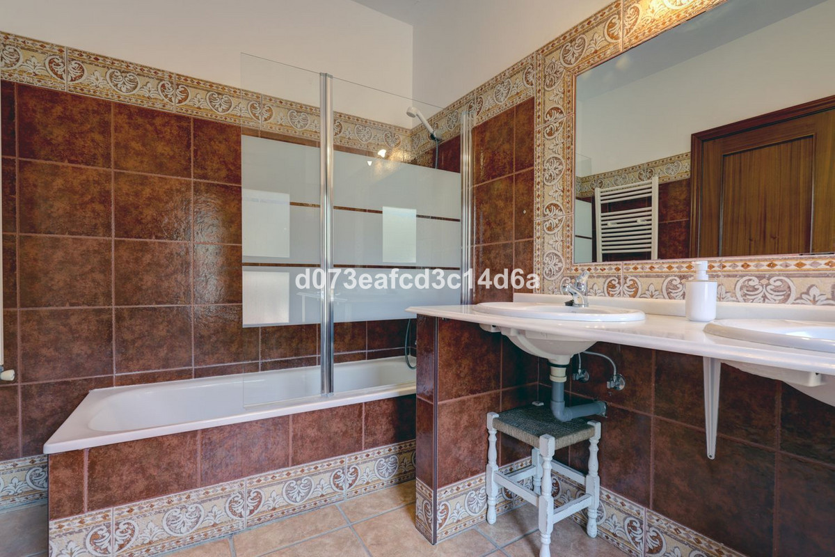 Se vende Villa - Chalet de 6 dormitorios en Costa Del Sol, Málaga, España