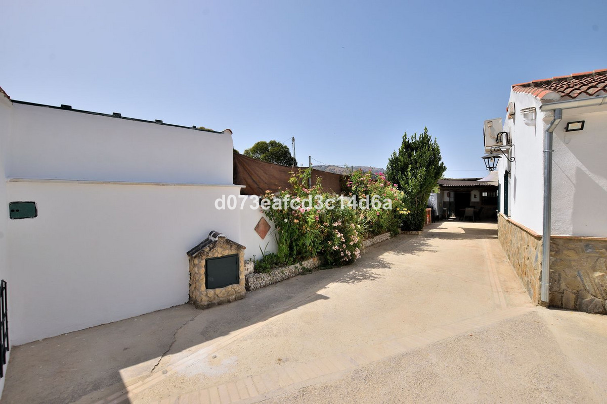 4 Bed Townhouse for sale in Ronda Costa Del Sol, Málaga, Spain