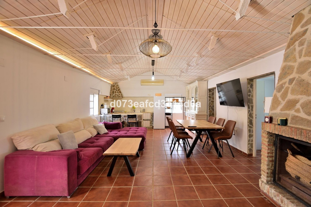 4 Bed Townhouse for sale in Ronda Costa Del Sol, Málaga, Spain
