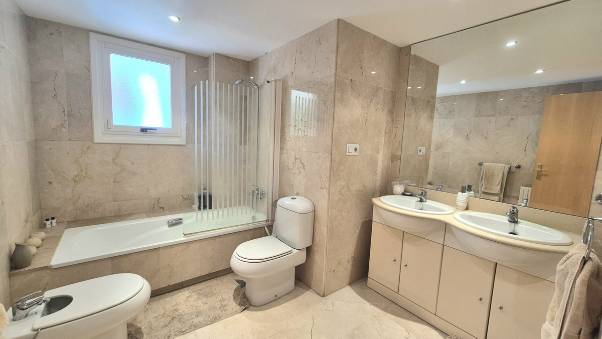 2 Bed Apartment for sale in San Pedro De Alcántara Costa Del Sol, Málaga, Spain