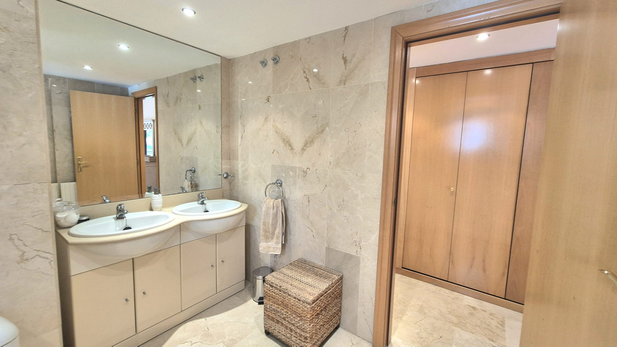 2 Bed Apartment for sale in San Pedro De Alcántara Costa Del Sol, Málaga, Spain