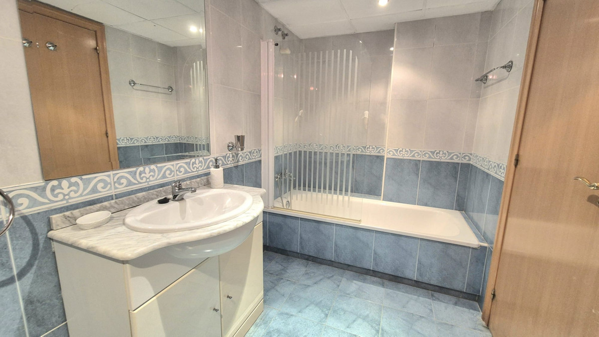 2 Bed Apartment for sale in San Pedro De Alcántara Costa Del Sol, Málaga, Spain