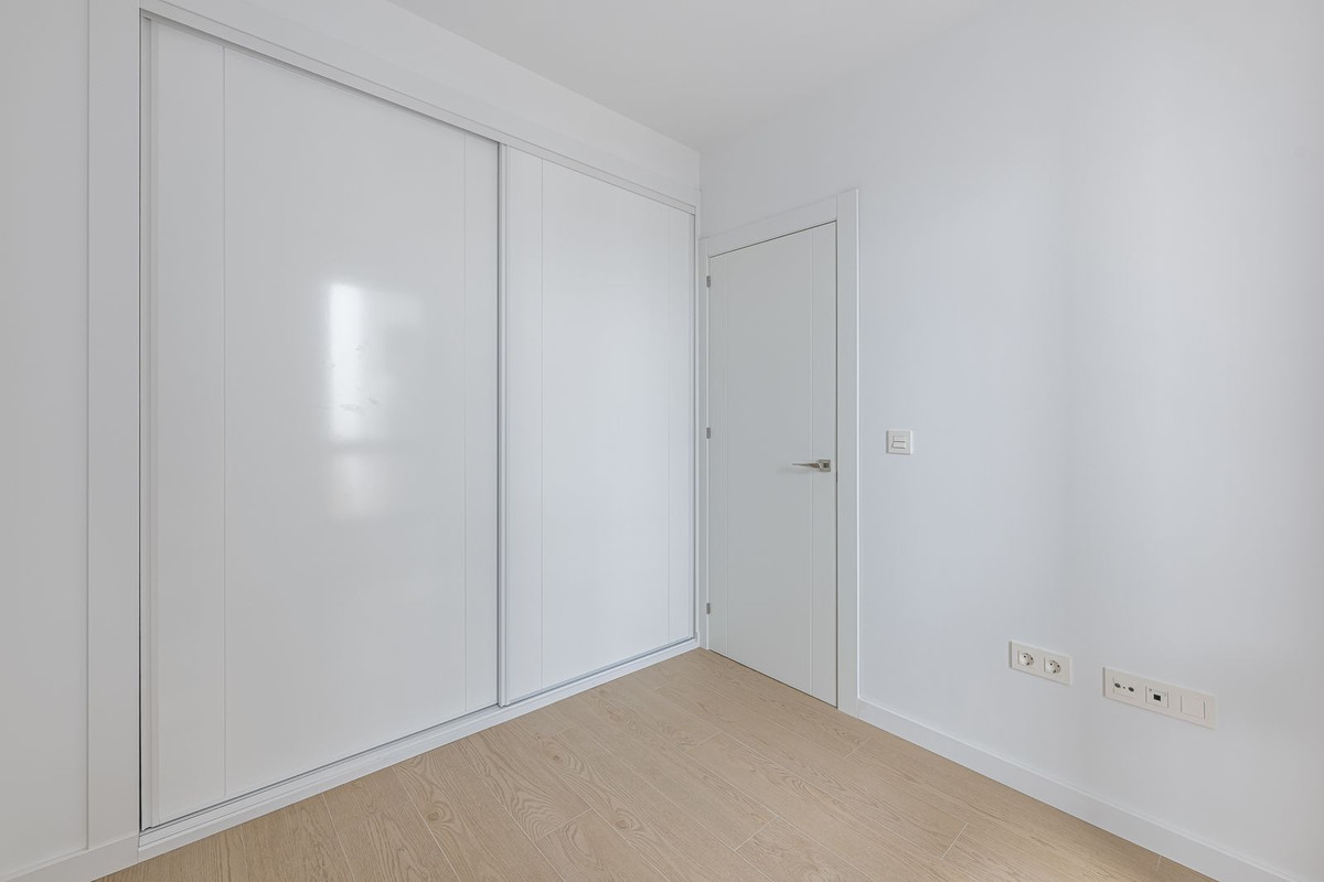 2 Bed Apartment for sale in Fuengirola Costa Del Sol, Málaga, Spain