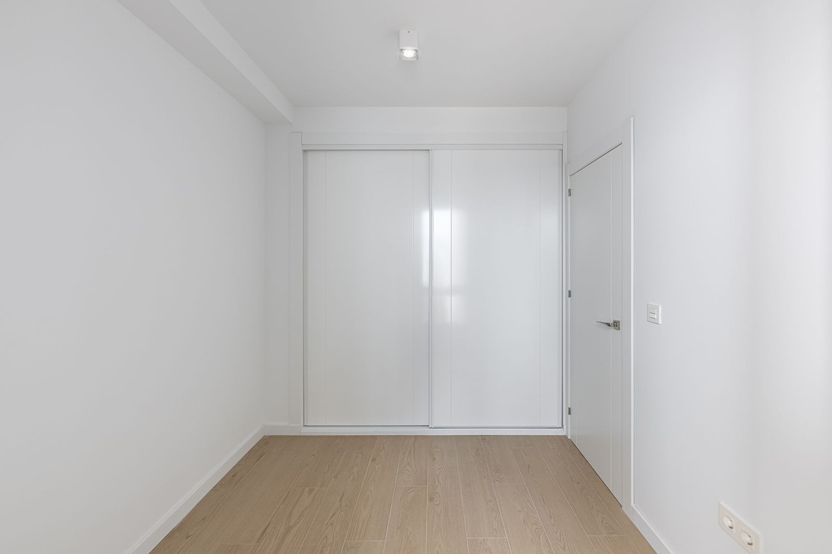 2 Bed Apartment for sale in Fuengirola Costa Del Sol, Málaga, Spain