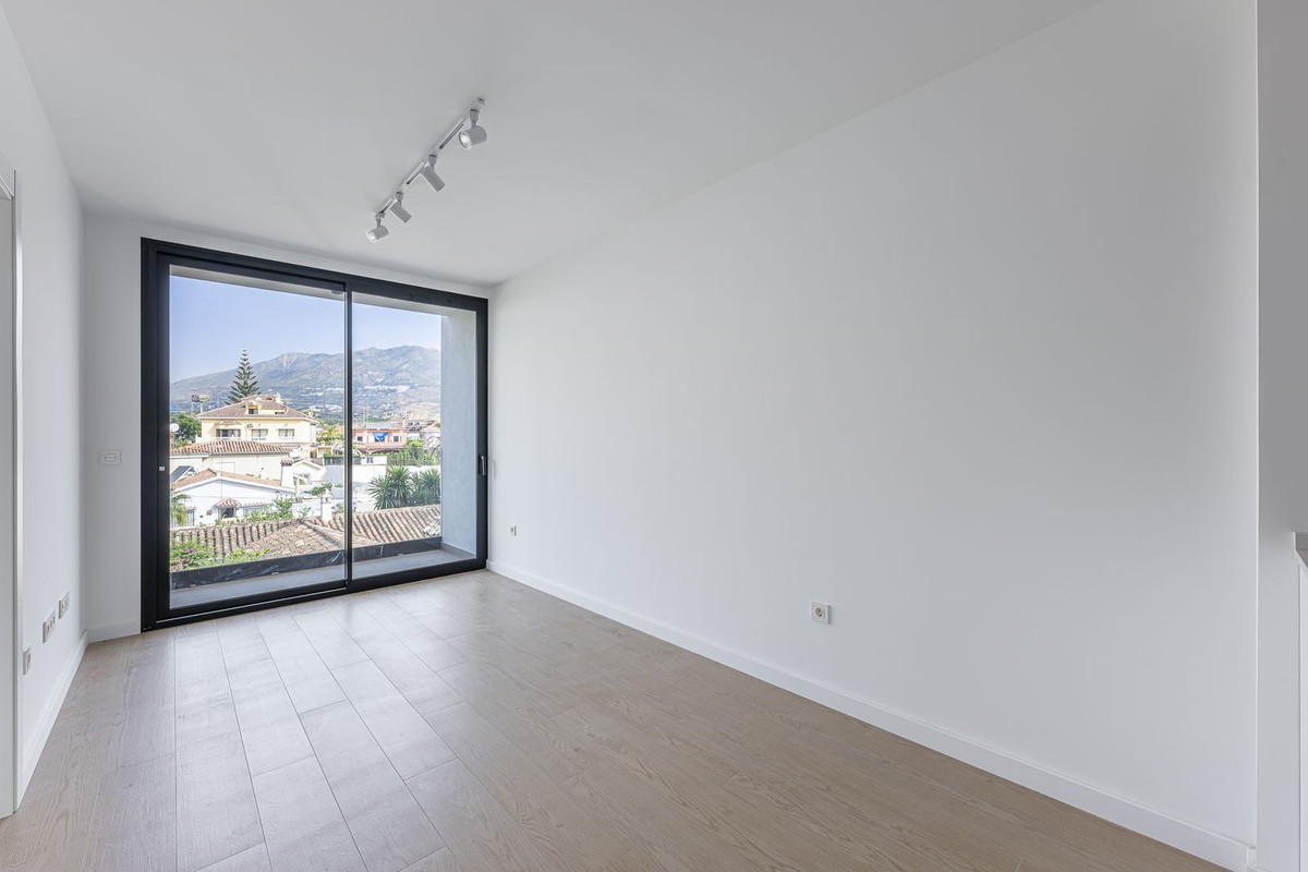 2 Bed Apartment for sale in Fuengirola Costa Del Sol, Málaga, Spain