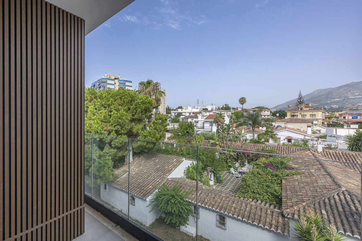 2 Bed Apartment for sale in Fuengirola Costa Del Sol, Málaga, Spain