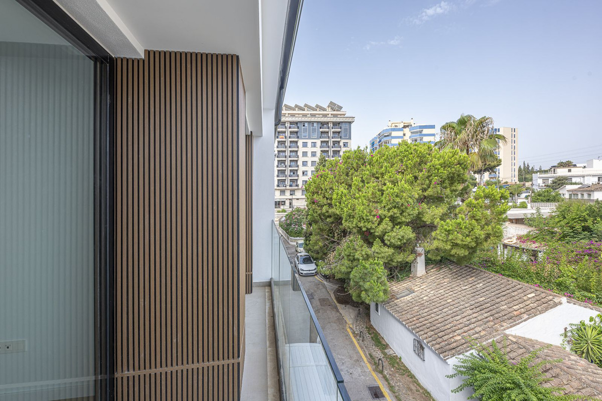2 Bed Apartment for sale in Fuengirola Costa Del Sol, Málaga, Spain