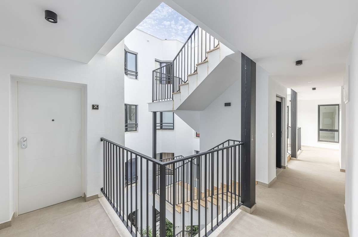 2 Bed Apartment for sale in Fuengirola Costa Del Sol, Málaga, Spain