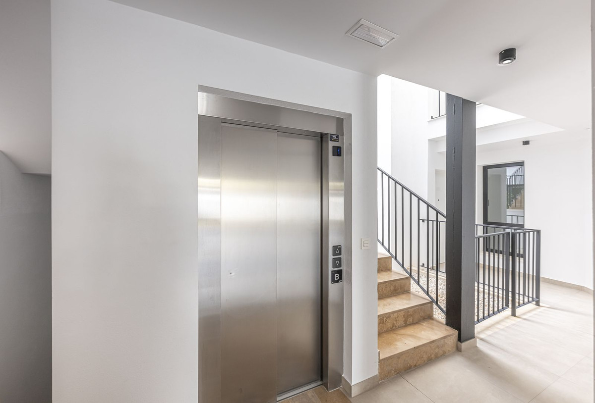 2 Bed Apartment for sale in Fuengirola Costa Del Sol, Málaga, Spain