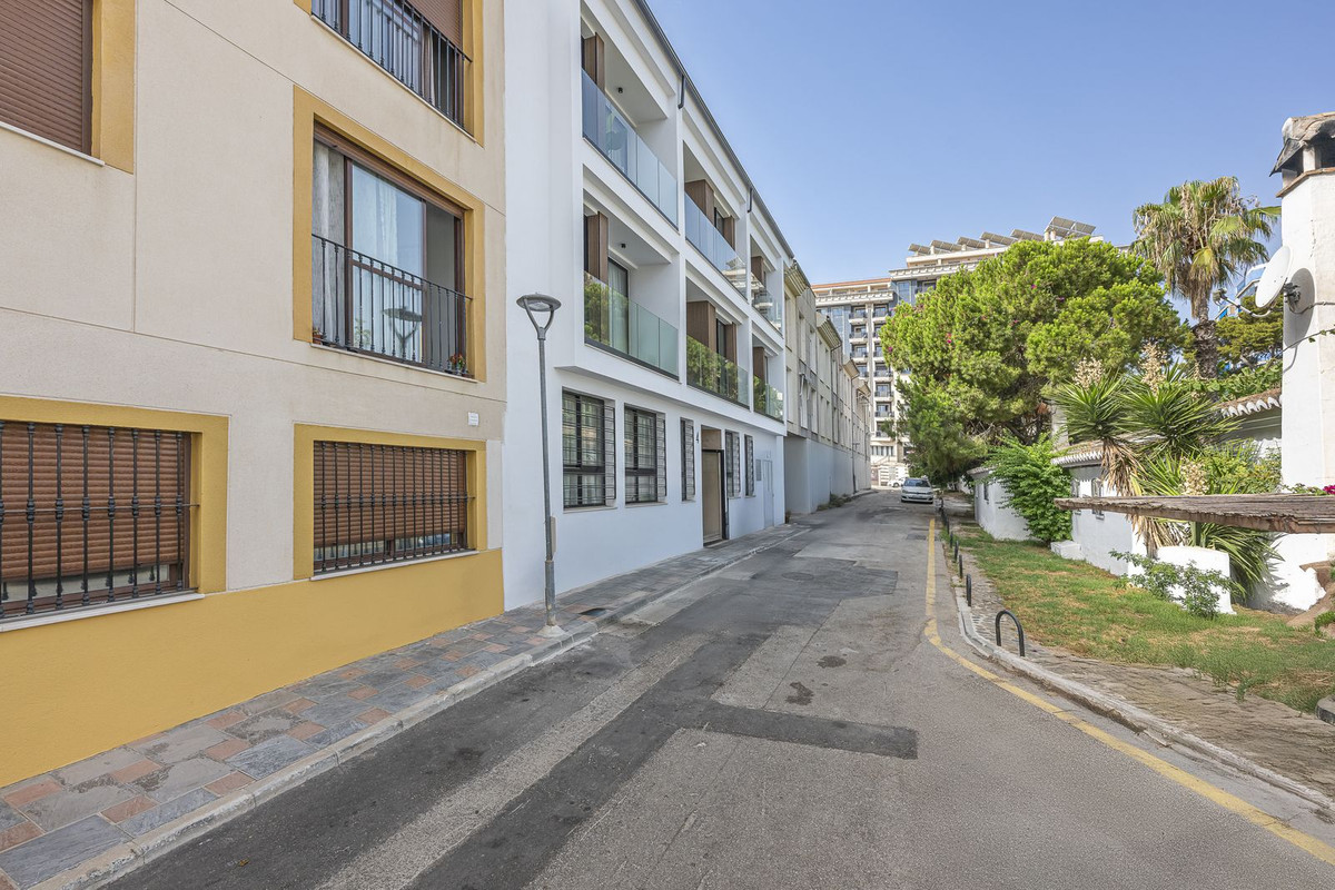 2 Bed Apartment for sale in Fuengirola Costa Del Sol, Málaga, Spain