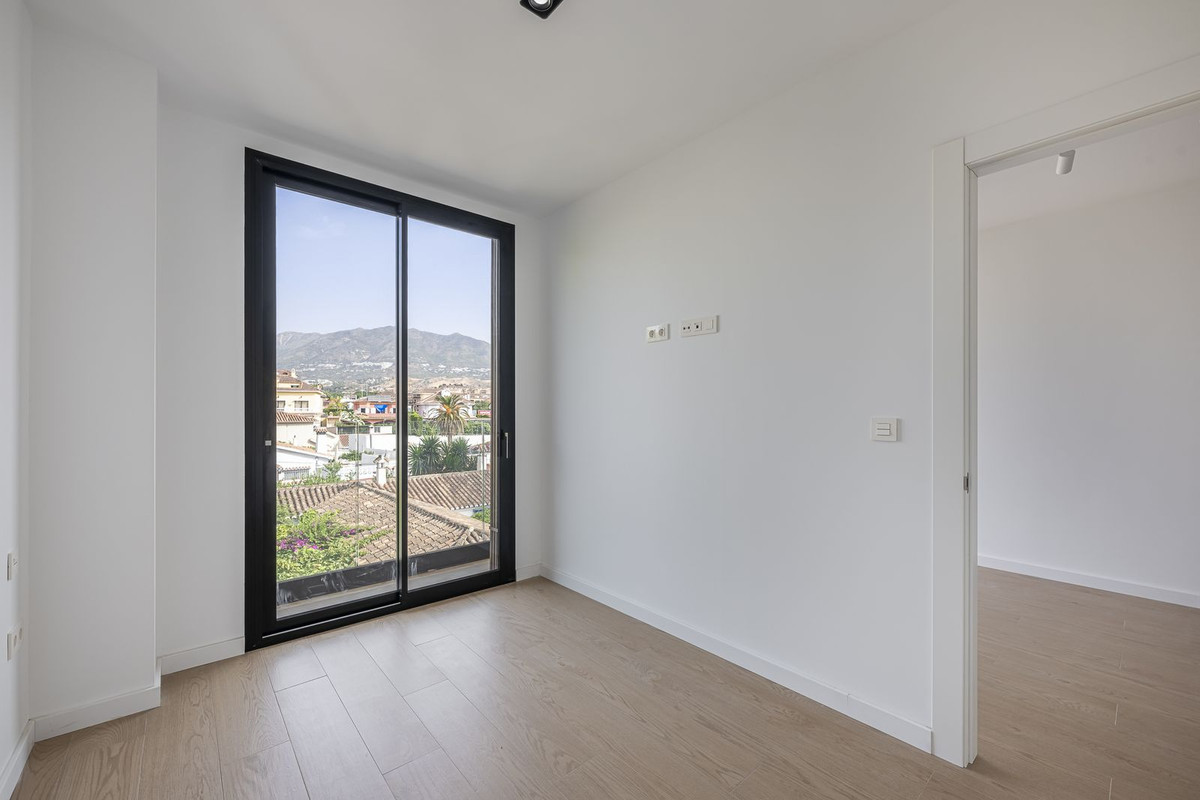 2 Bed Apartment for sale in Fuengirola Costa Del Sol, Málaga, Spain
