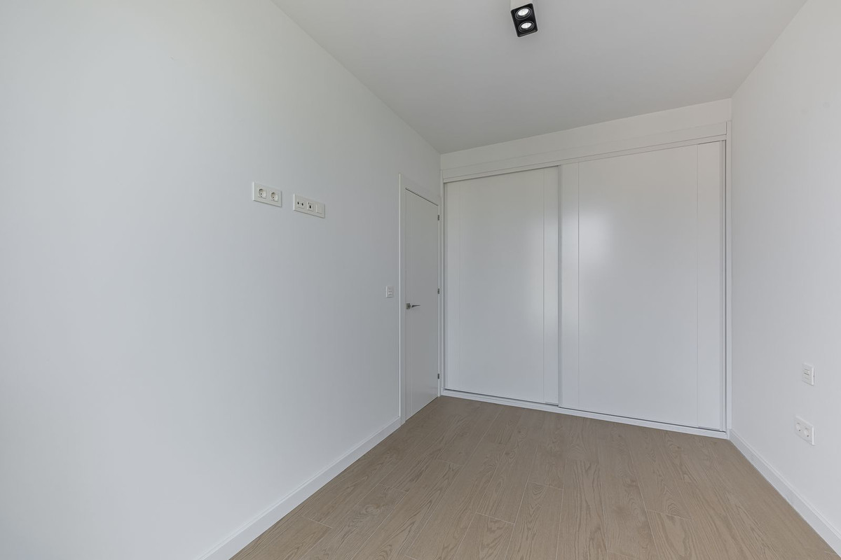2 Bed Apartment for sale in Fuengirola Costa Del Sol, Málaga, Spain
