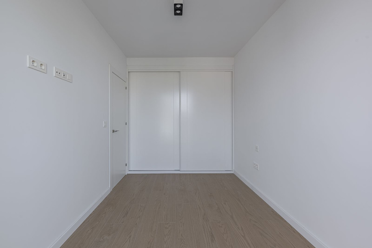 2 Bed Apartment for sale in Fuengirola Costa Del Sol, Málaga, Spain
