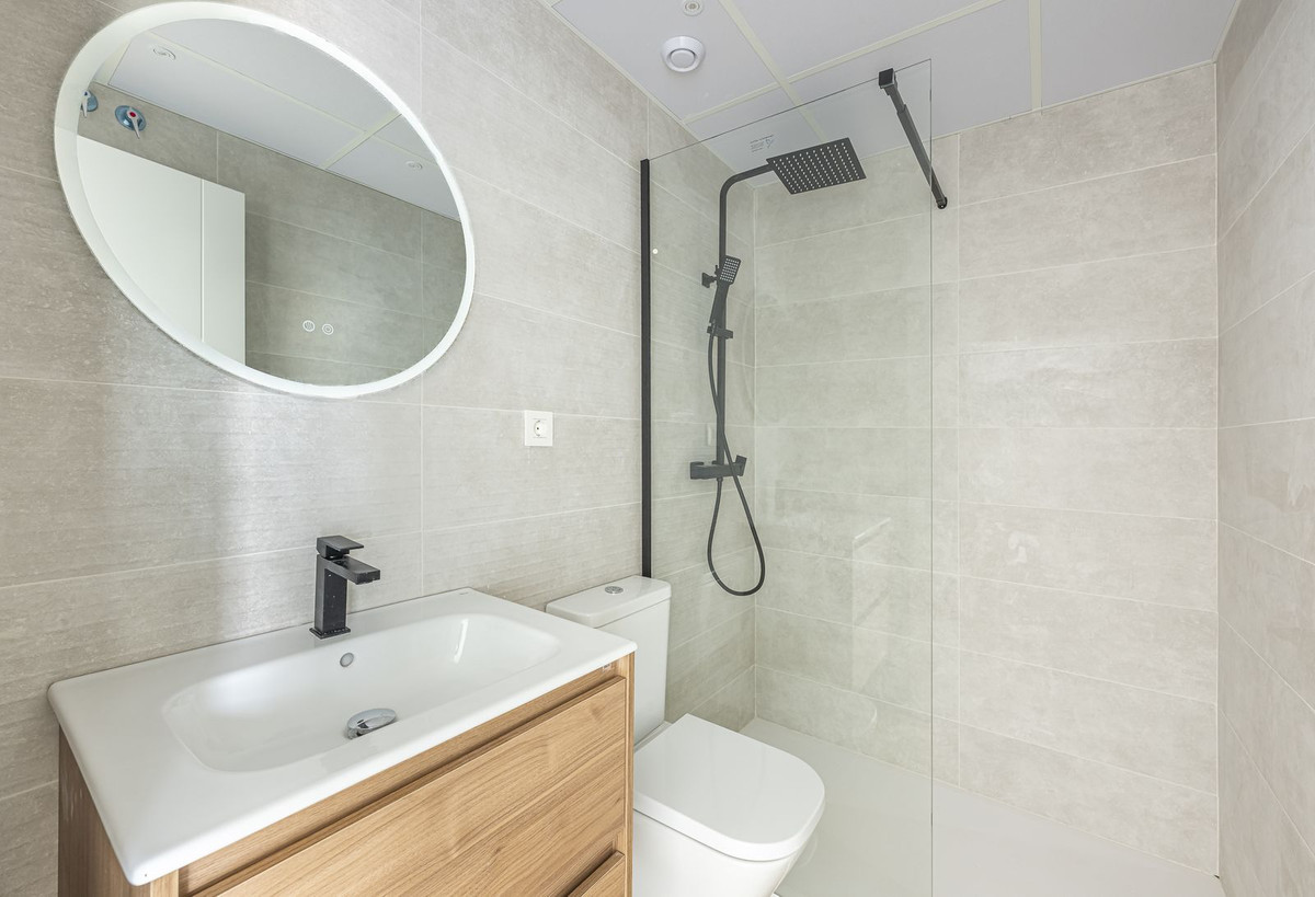 2 Bed Apartment for sale in Fuengirola Costa Del Sol, Málaga, Spain
