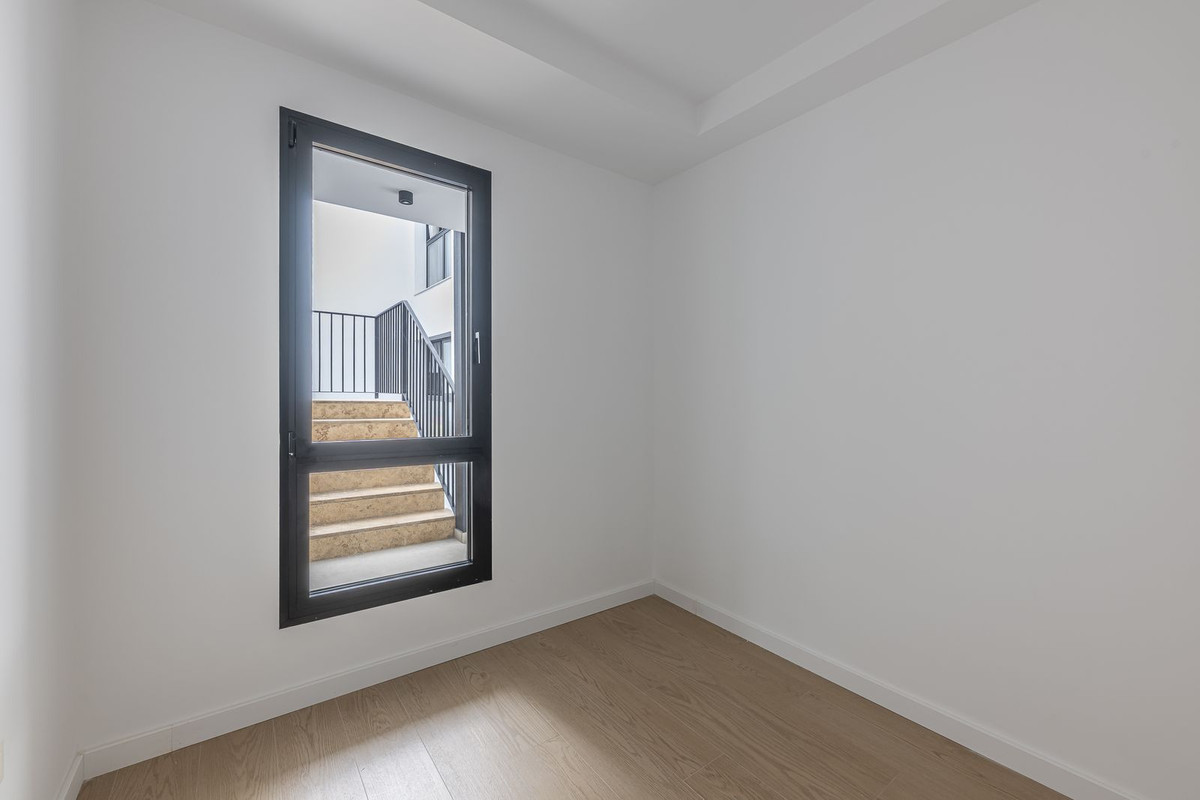 2 Bed Apartment for sale in Fuengirola Costa Del Sol, Málaga, Spain