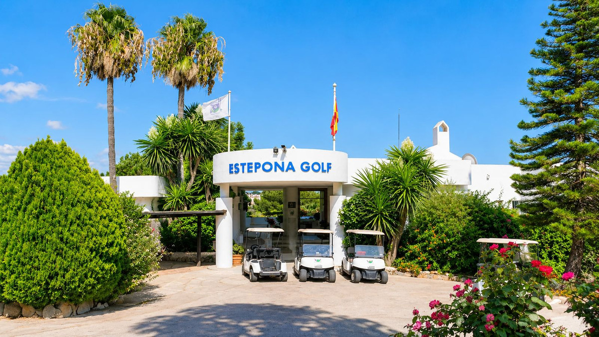 2 Bed Apartment for sale in Estepona Costa Del Sol, Málaga, Spain