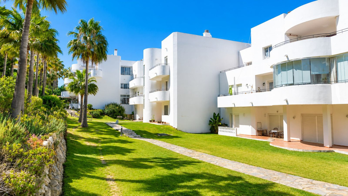 2 Bed Apartment for sale in Estepona Costa Del Sol, Málaga, Spain