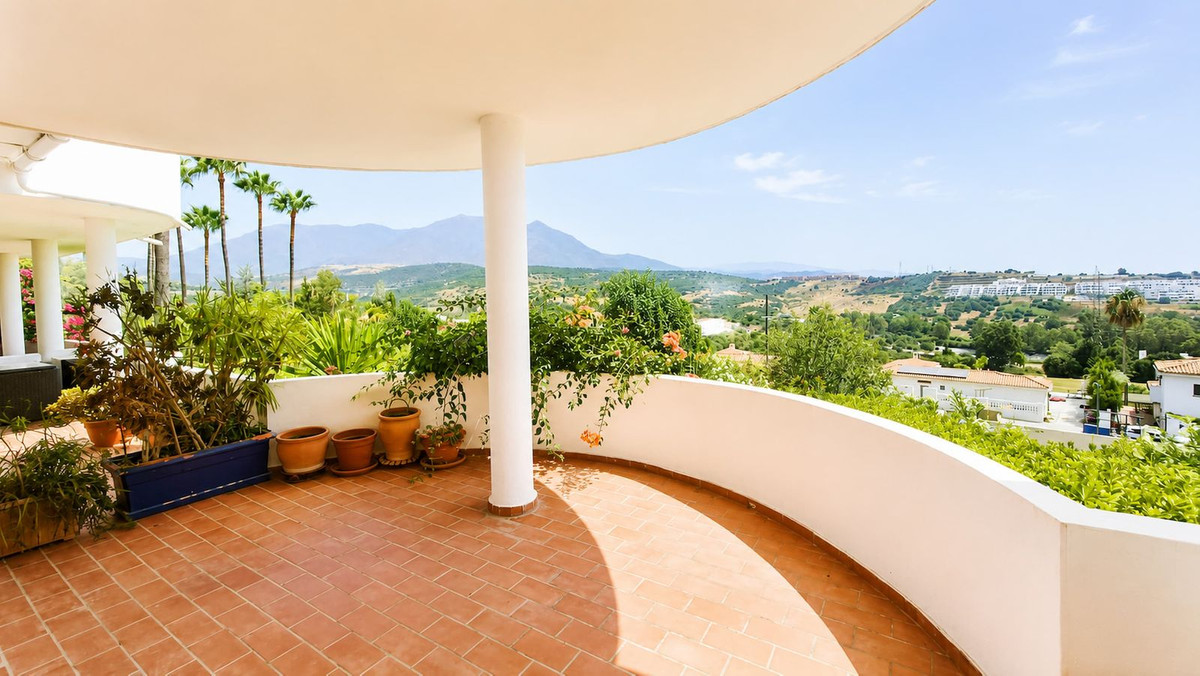 2 Bed Apartment for sale in Estepona Costa Del Sol, Málaga, Spain