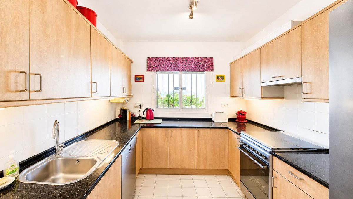 2 Bed Apartment for sale in Estepona Costa Del Sol, Málaga, Spain