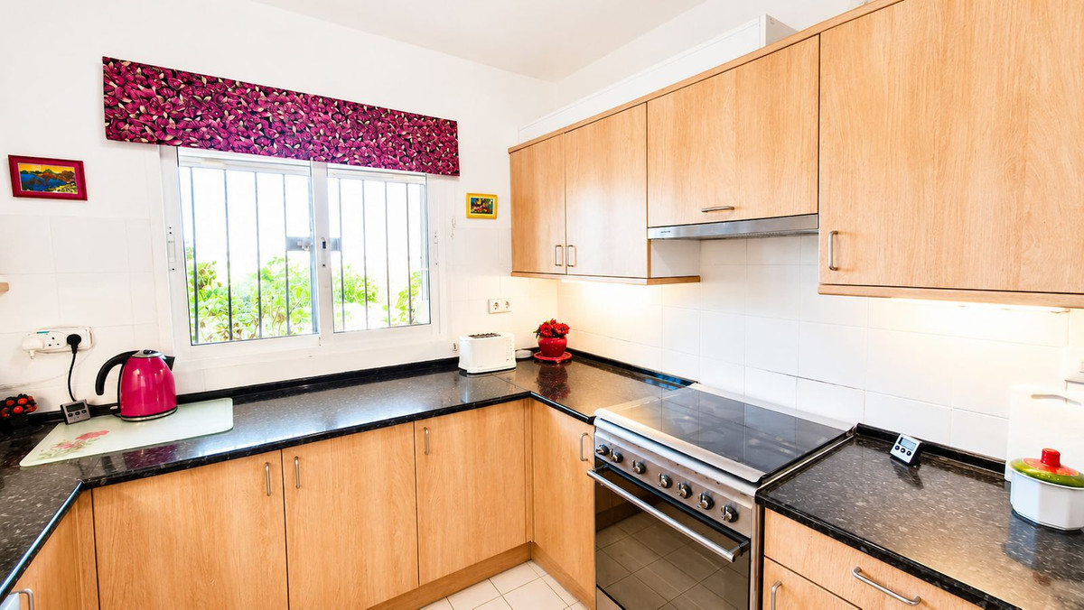 2 Bed Apartment for sale in Estepona Costa Del Sol, Málaga, Spain