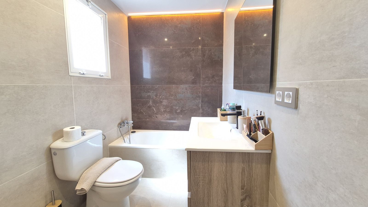 2 Bed Apartment for sale in New Golden Mile Costa Del Sol, Málaga, Spain