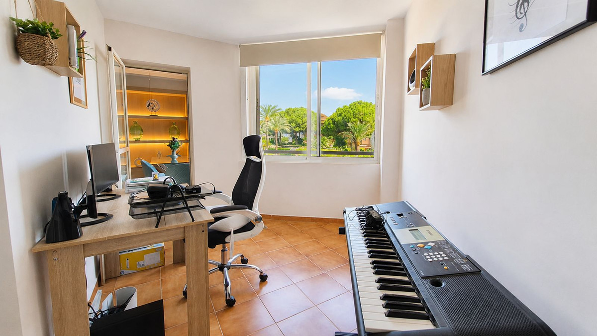 2 Bed Apartment for sale in New Golden Mile Costa Del Sol, Málaga, Spain