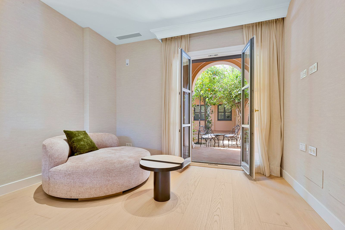 6 Bed Townhouse for sale in Benahavís Costa Del Sol, Málaga, Spain