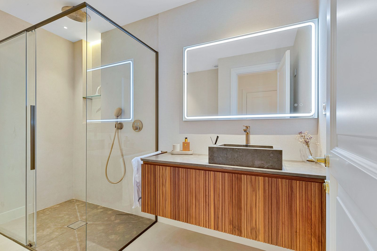 6 Bed Townhouse for sale in Benahavís Costa Del Sol, Málaga, Spain