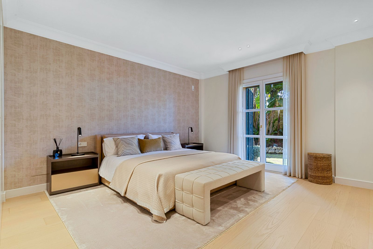 6 Bed Townhouse for sale in Benahavís Costa Del Sol, Málaga, Spain