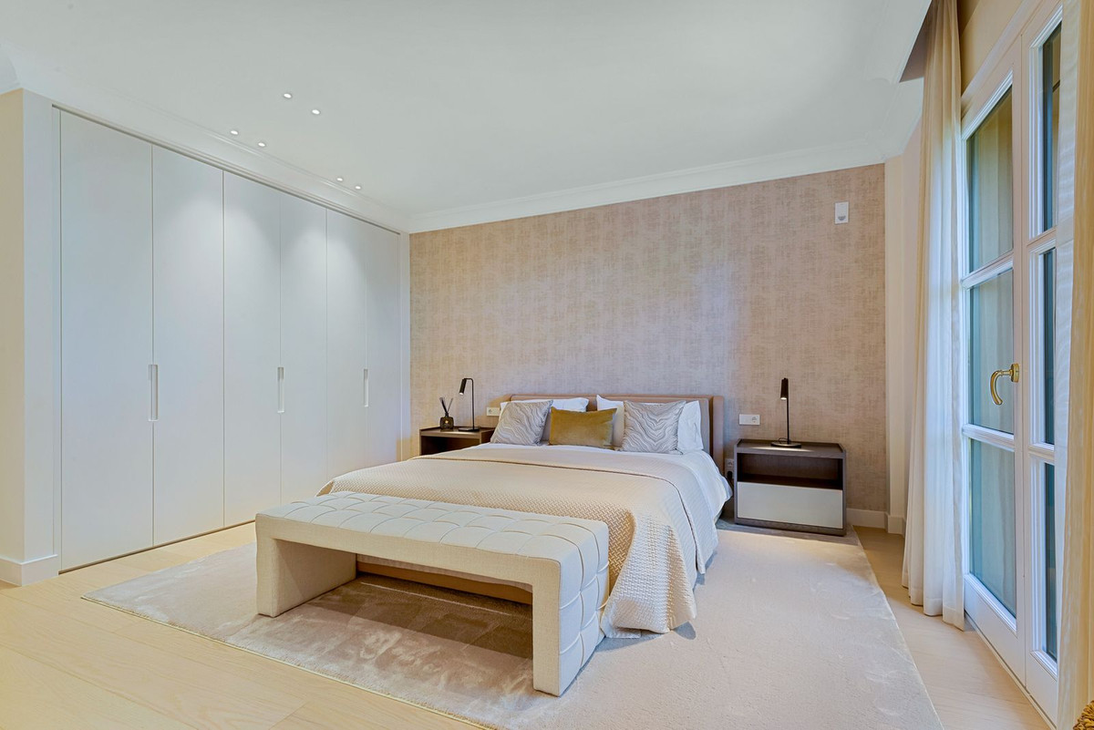 6 Bed Townhouse for sale in Benahavís Costa Del Sol, Málaga, Spain