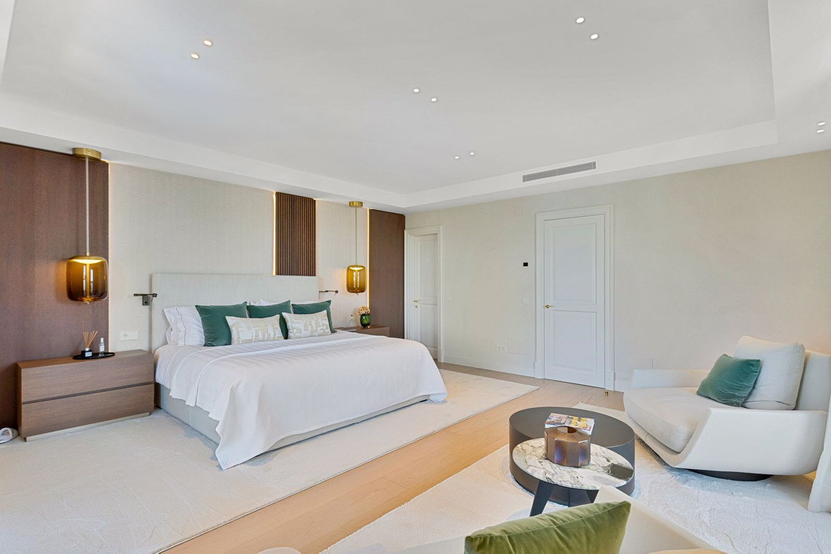6 Bed Townhouse for sale in Benahavís Costa Del Sol, Málaga, Spain