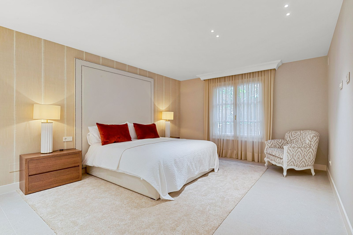 6 Bed Townhouse for sale in Benahavís Costa Del Sol, Málaga, Spain