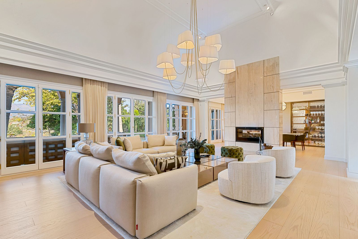 6 Bed Townhouse for sale in Benahavís Costa Del Sol, Málaga, Spain